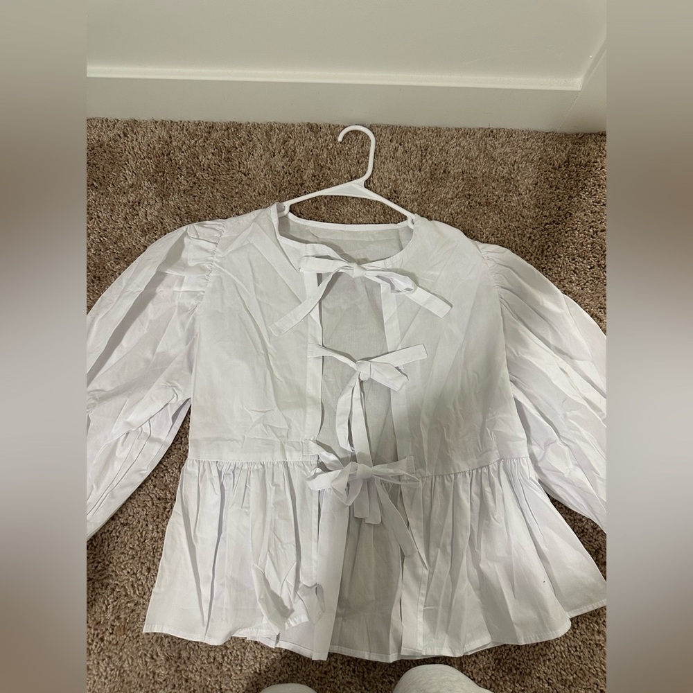 NWOT BRAND NEW Women’s Tie Blouse🤍